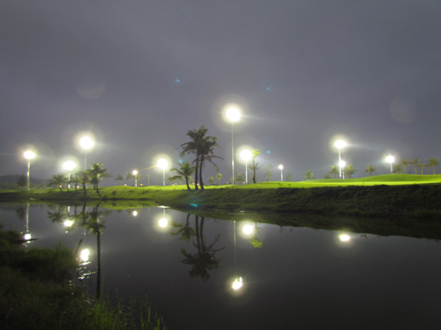 hệ thống đèn đêm sân golf đồ sơn