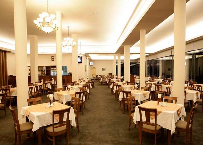 nhà hàng sân golf thủ đức