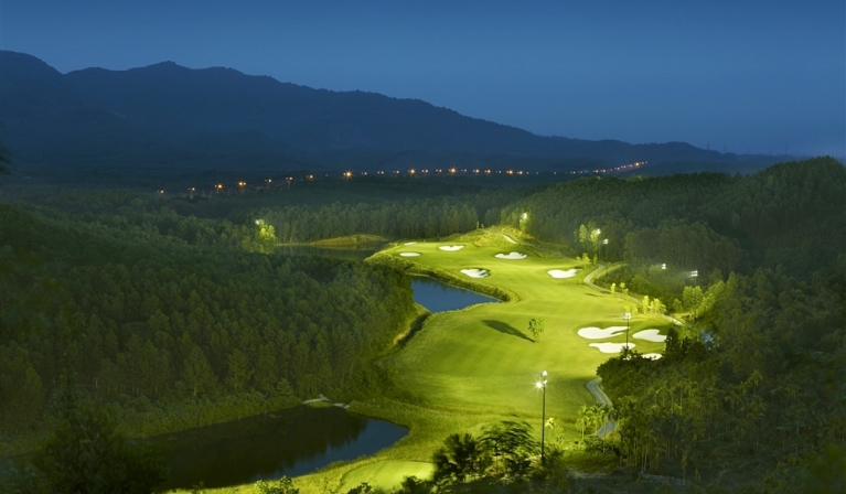 đèn đêm sân golf Bà Nà Hills