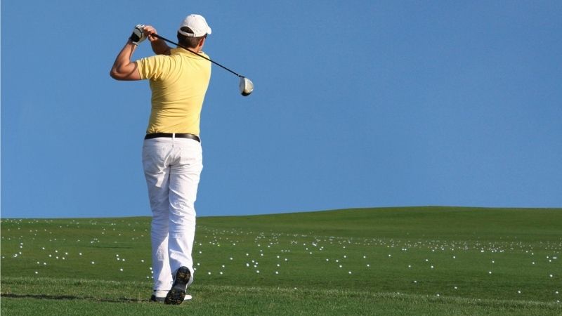 tư thế đánh golf chuẩn