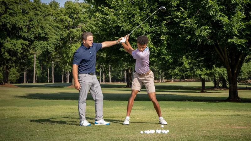 tư thế đánh golf chuẩn